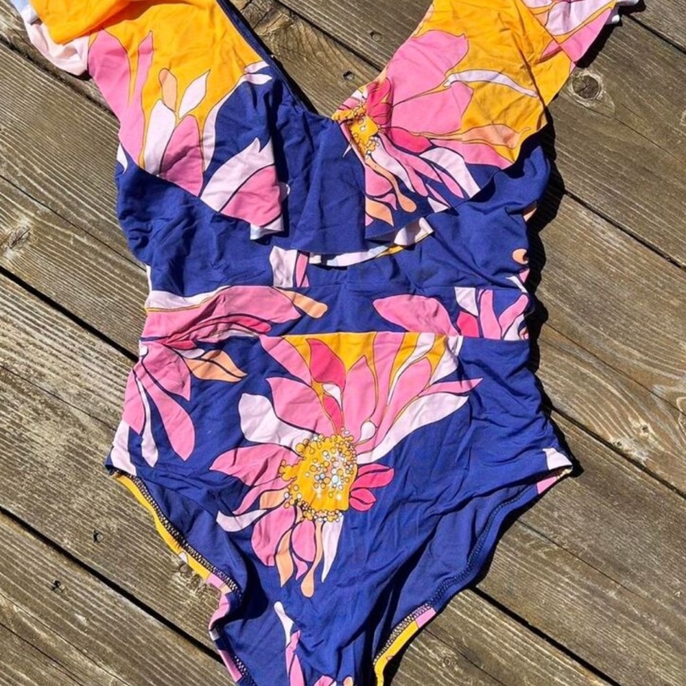 Trina Turk set Floral One-Piece Swimsuit 12 and cover up L
